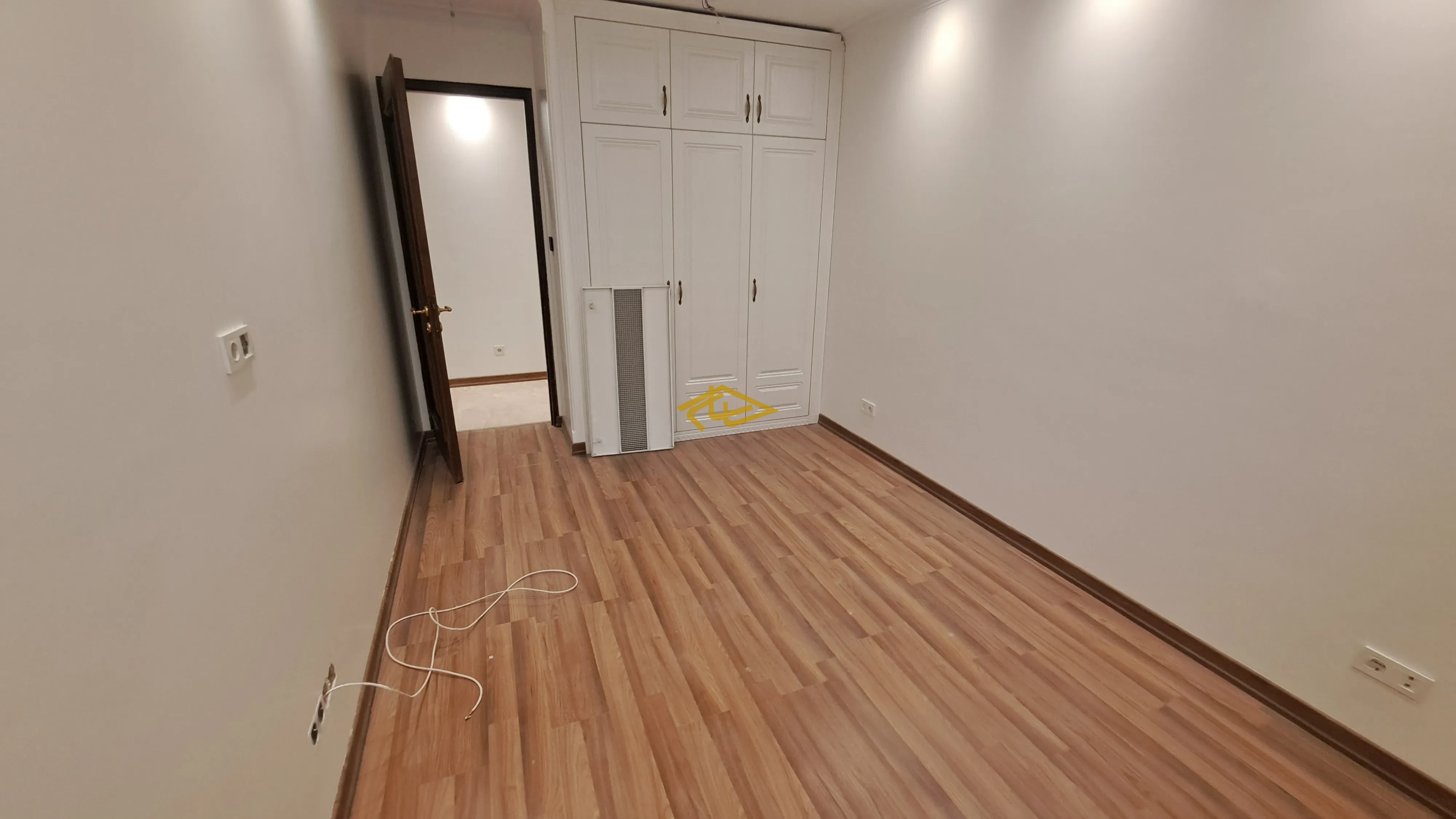 اجاره آپارتمان ۳۳۰ متری ۴ خوابه در ولنجک | رهن کامل تک‌واحدی لوکس املاک ساسان