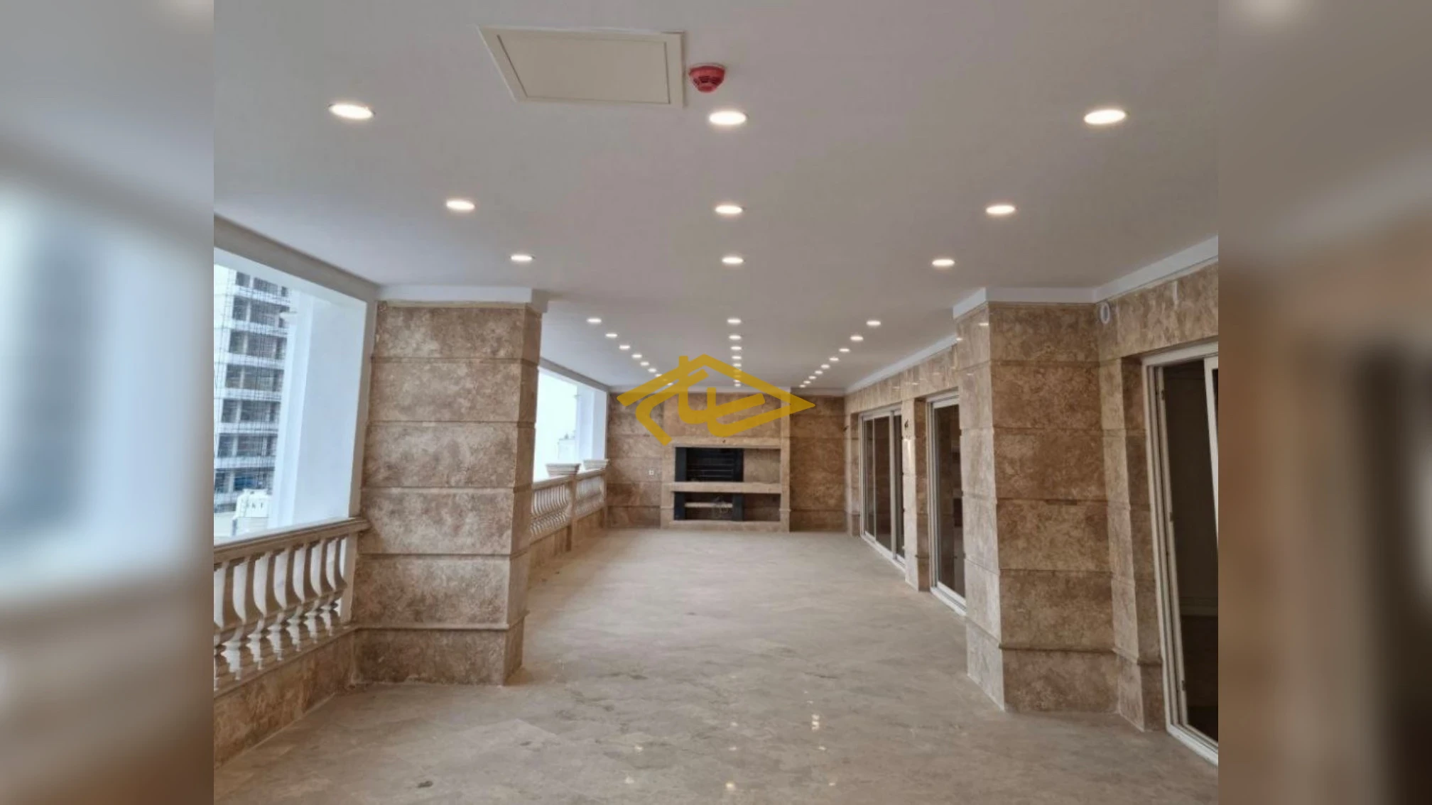 رهن و اجاره آپارتمان در سناتور پالاس زعفرانیه | ۲۳۵ متر