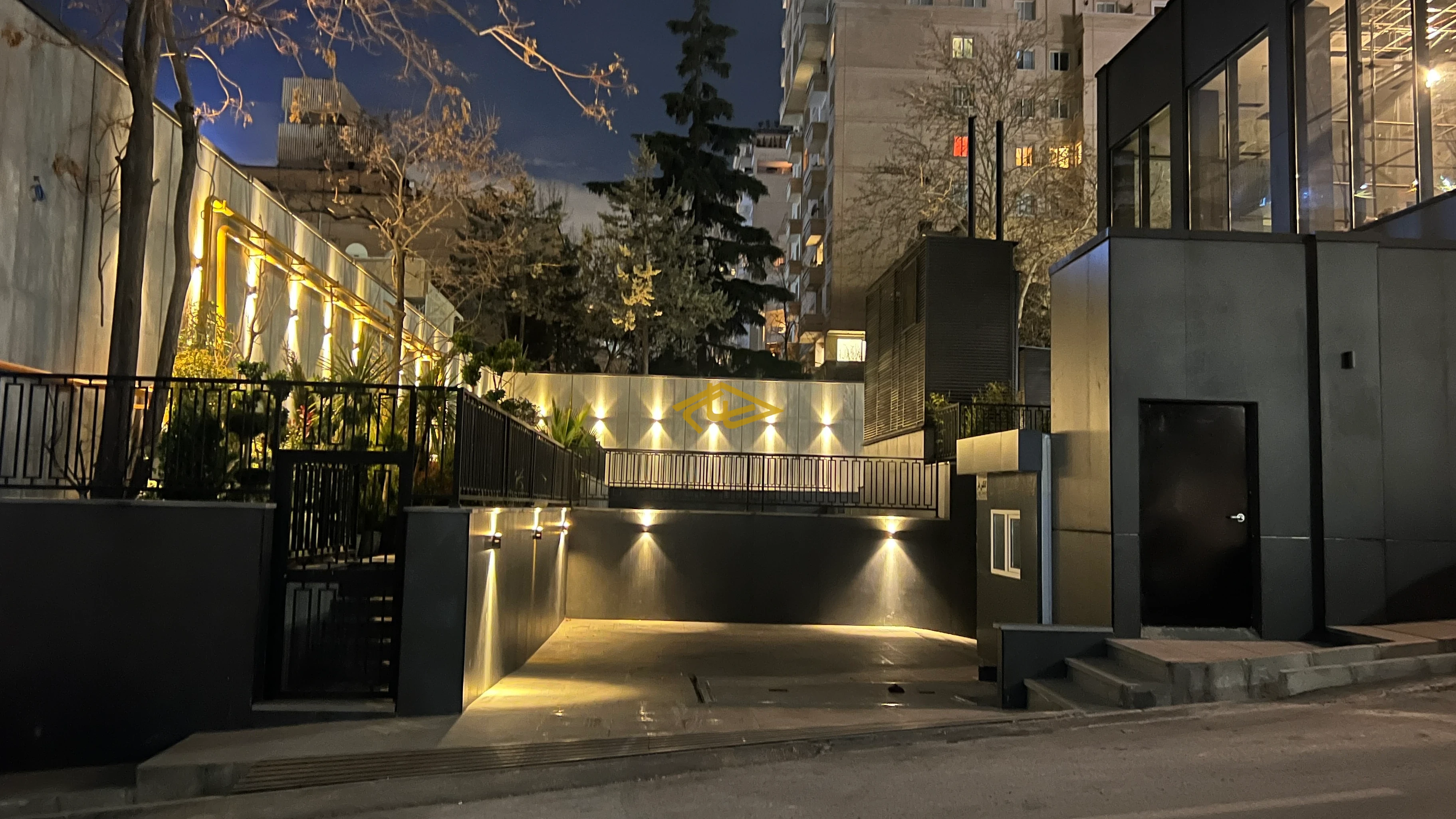 خرید و اجاره واحد اداری در برج صبا ولنجک | متراژ مختلف