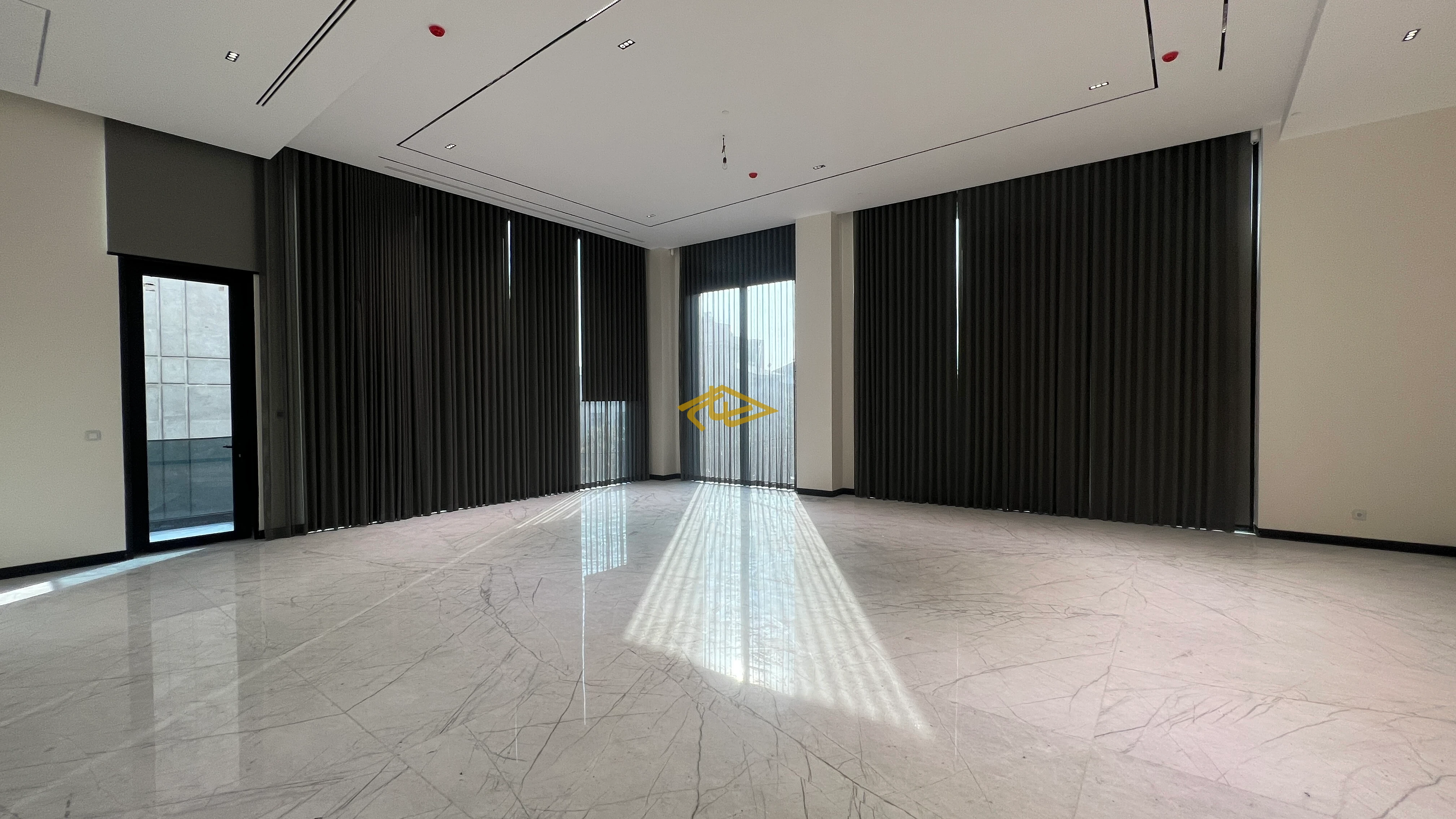 خرید آپارتمان در ساختمان ماری ولنجک | ۲۰۰ متری ۳ خواب