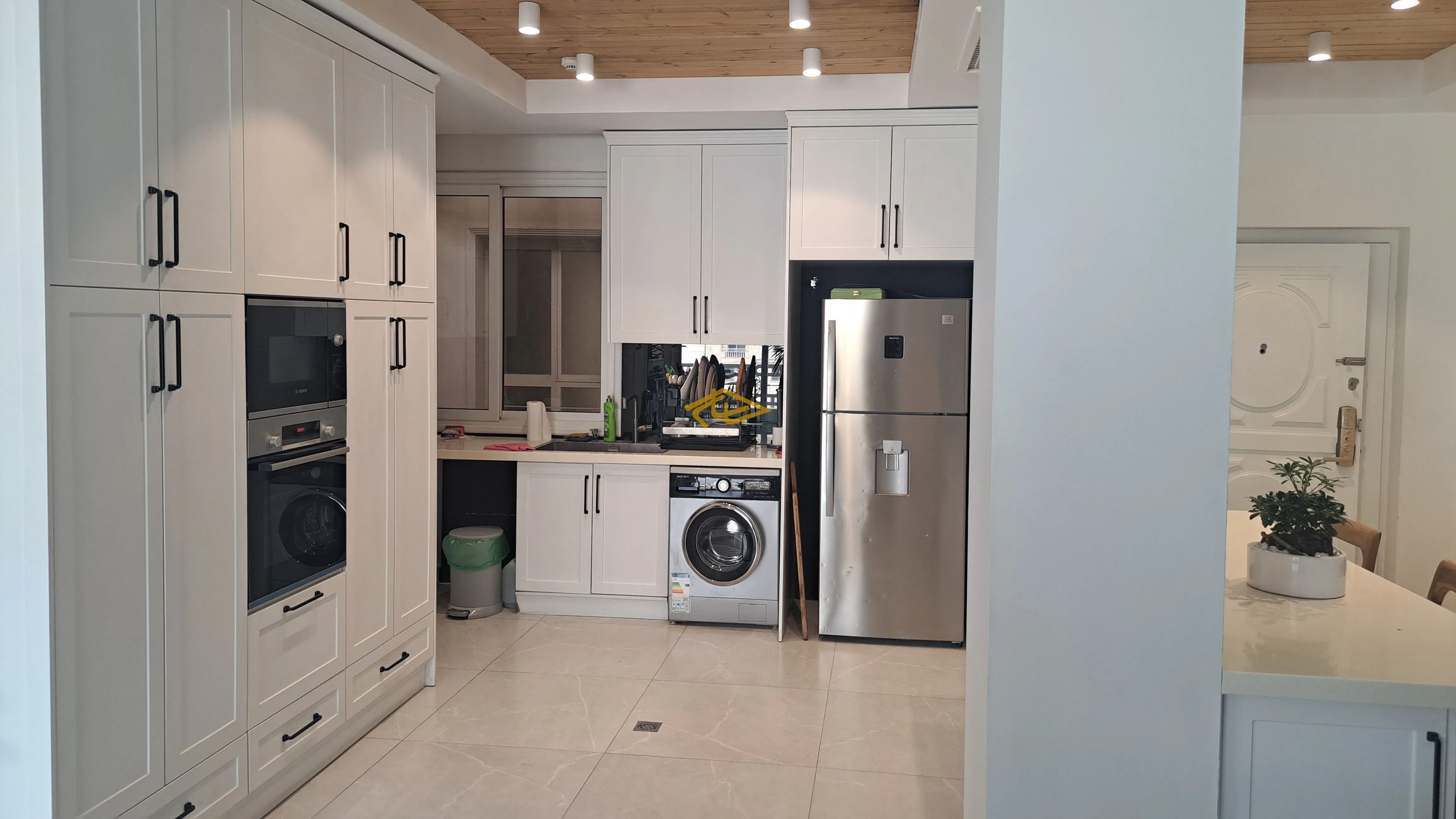 فروش آپارتمان ١٢٩ متري در زعفرانيه