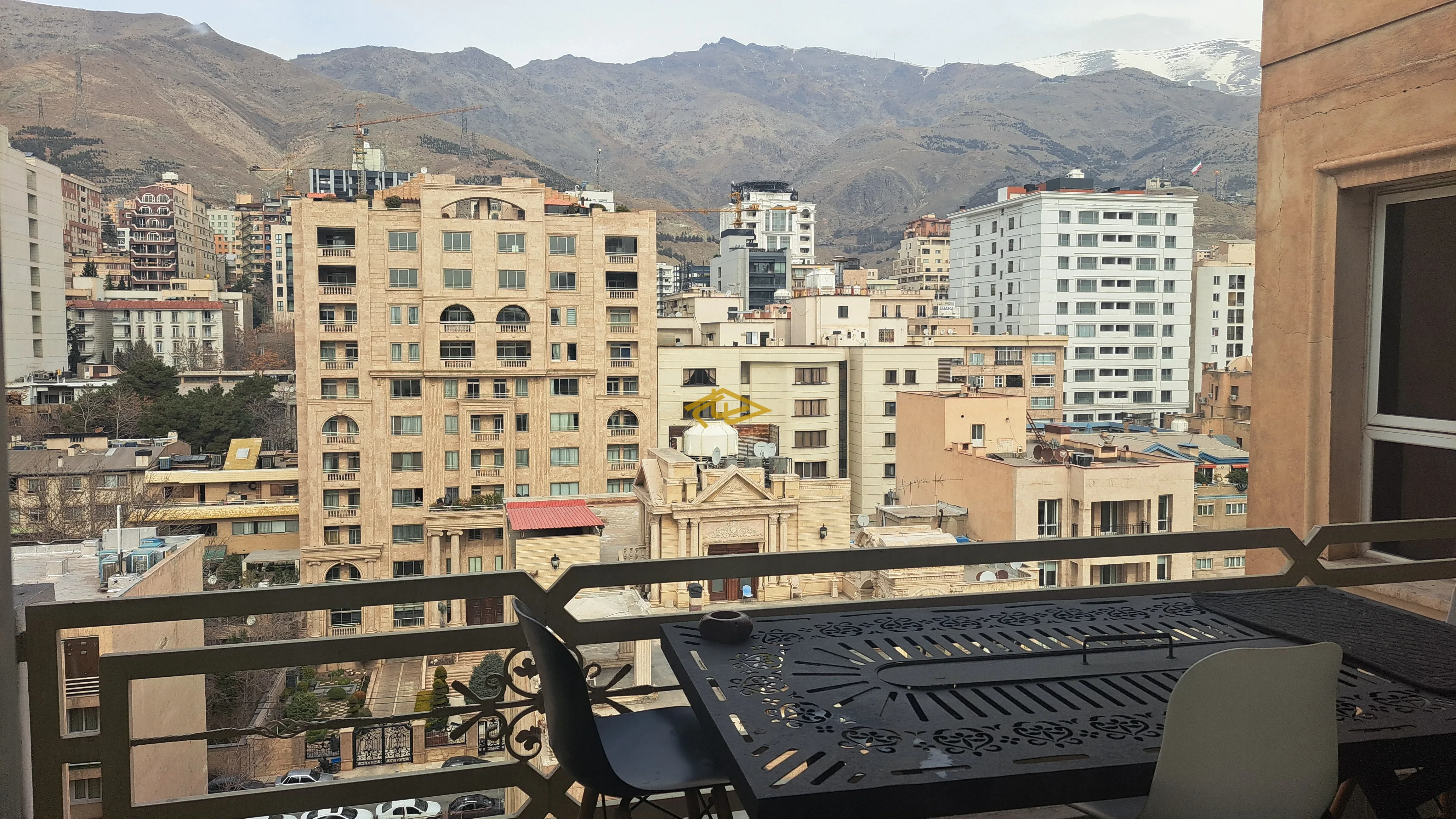 فروش آپارتمان ١٢٩ متري در زعفرانيه