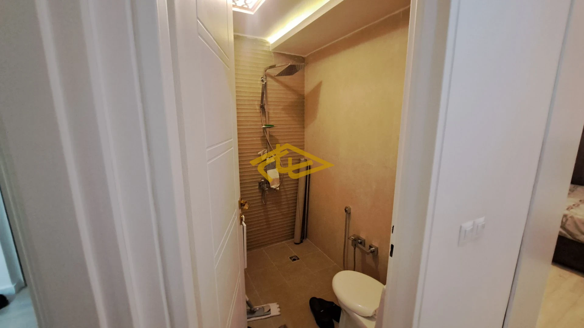 فروش آپارتمان ۱۳۲ متری در ولنجک | دو خواب مستر، نورگیر عالی