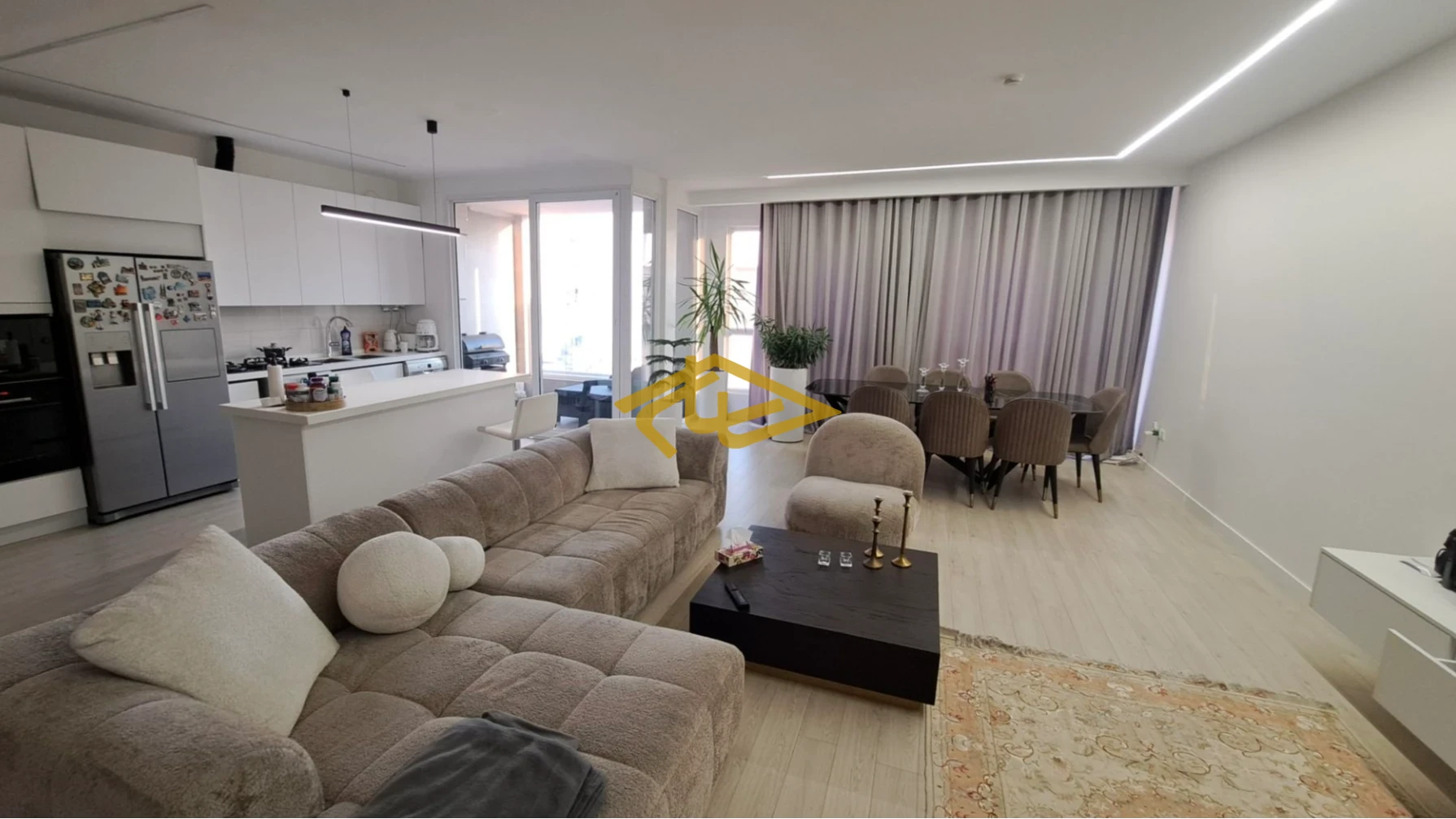 فروش آپارتمان ۱۳۲ متری در ولنجک | دو خواب مستر، نورگیر عالی