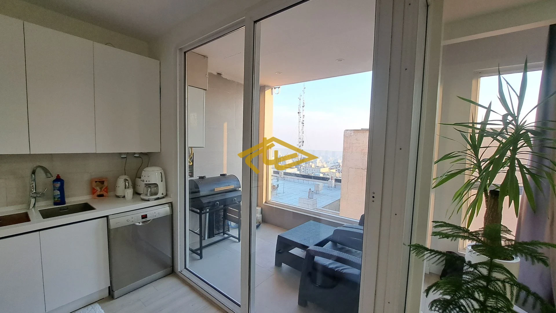 فروش آپارتمان ۱۳۲ متری در ولنجک | دو خواب مستر، نورگیر عالی