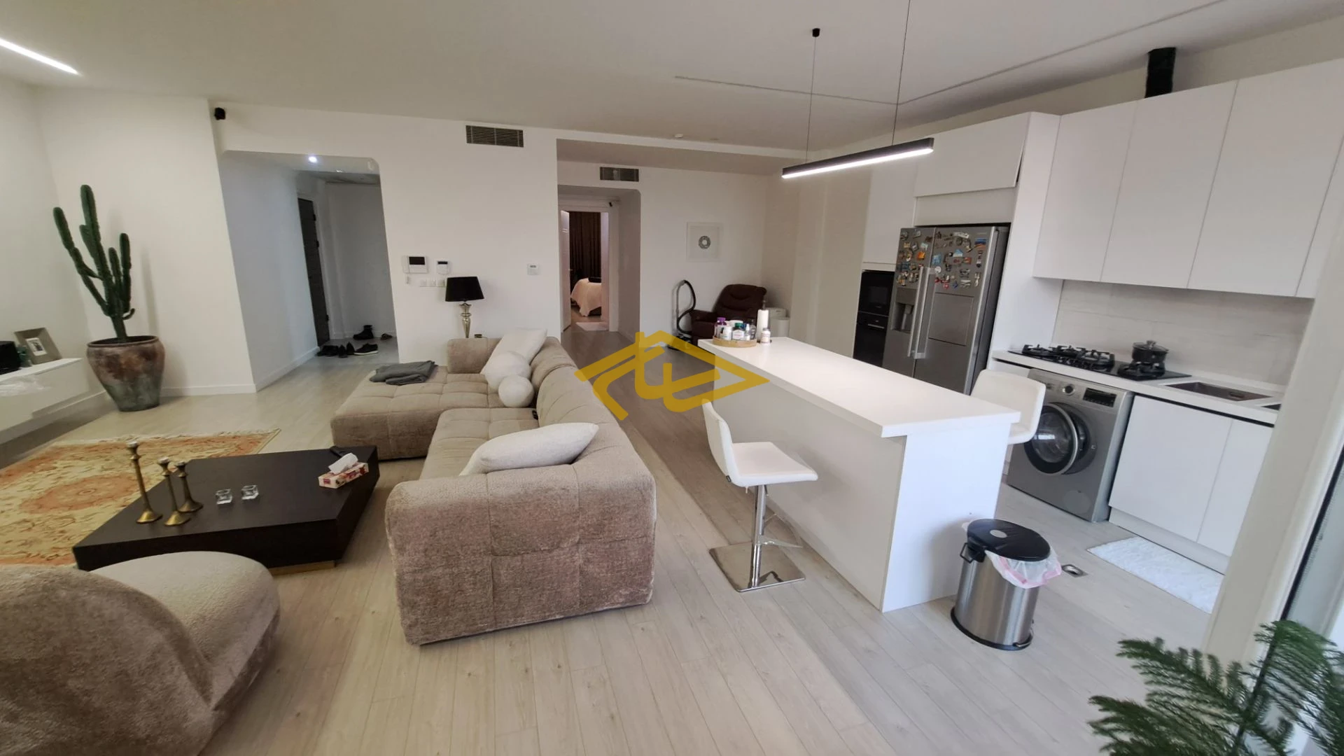 فروش آپارتمان ۱۳۲ متری در ولنجک | دو خواب مستر، نورگیر عالی