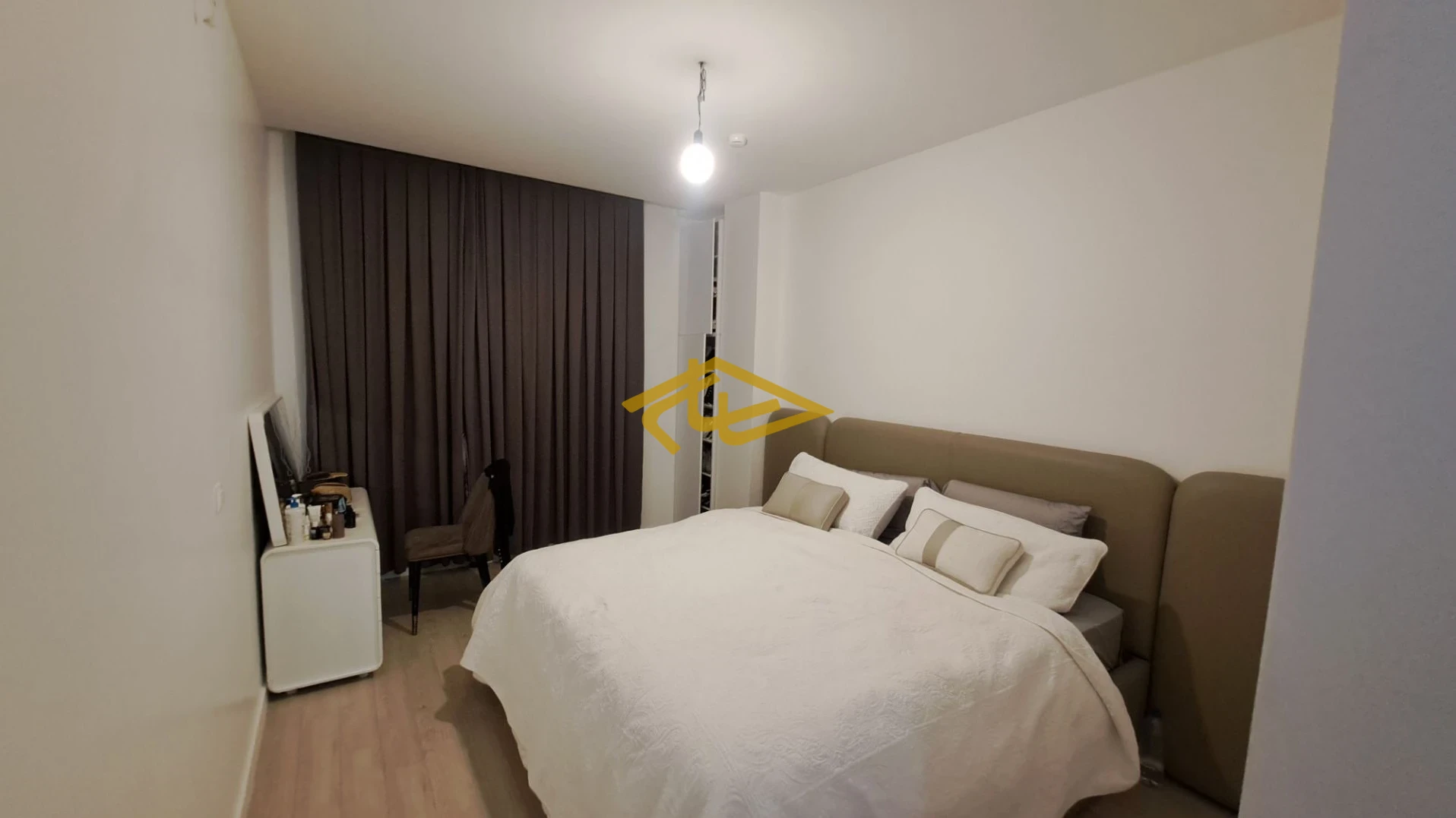 فروش آپارتمان ۱۳۲ متری در ولنجک | دو خواب مستر، نورگیر عالی