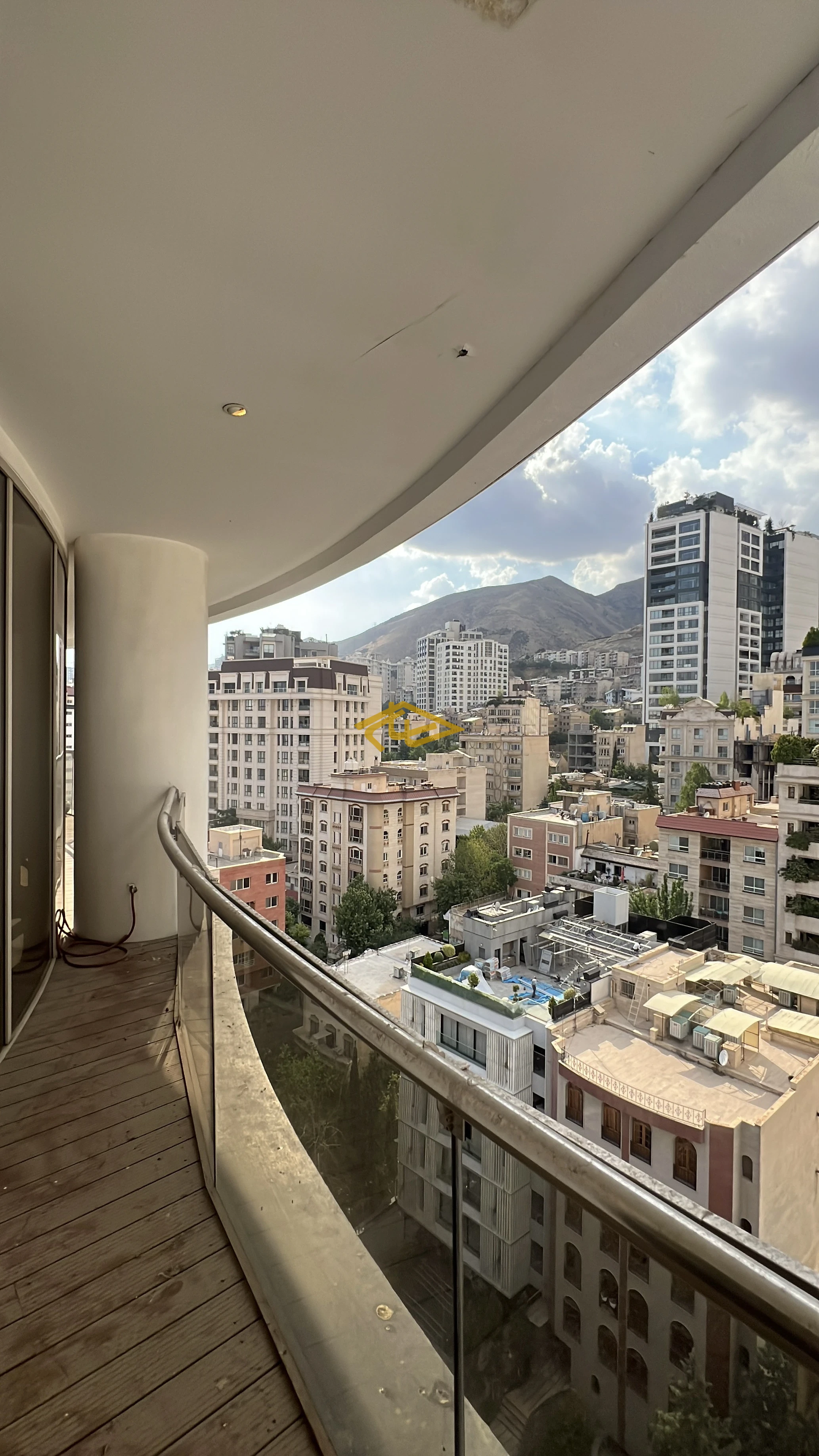 خريد آپارتمان در ولنجك ١١٠ متر ٢ خواب خوش نقشه بسيار تميز دسترسي عالي زير خيابان سيزدهم