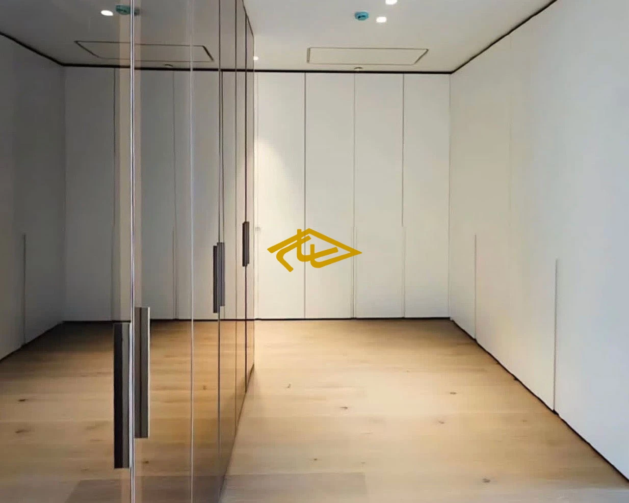 کلوزت پلاک 18 کوهیار