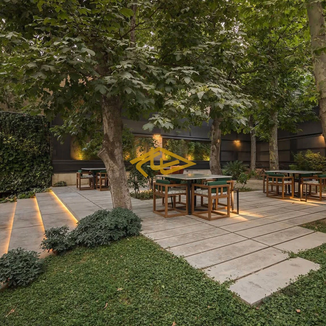 حیاط و فضای سبز پارامیس الیت گاردن