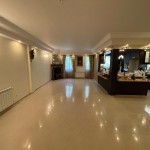 خريد آپارتمان قدرالسهم دار در اوين ١٣٨ متر ٢ خواب طبقات بالا بازسازي شده خوش نقشه دسترسي عالي